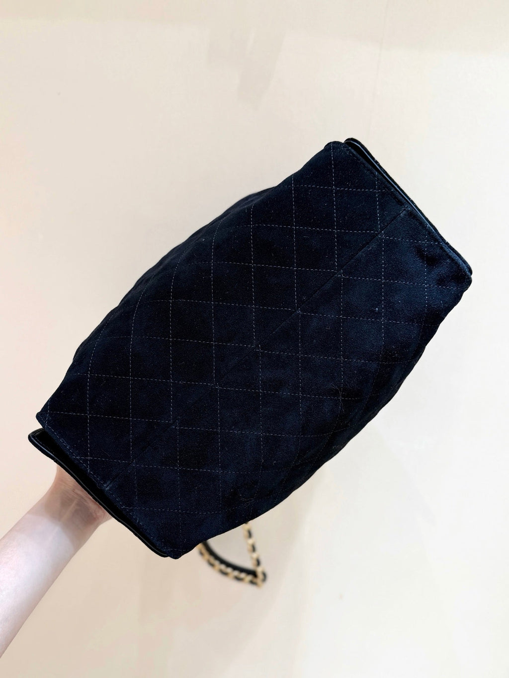 CHANEL 25 HANDBAG 40 IN BLACK SUEDE GOLD HARDWARE