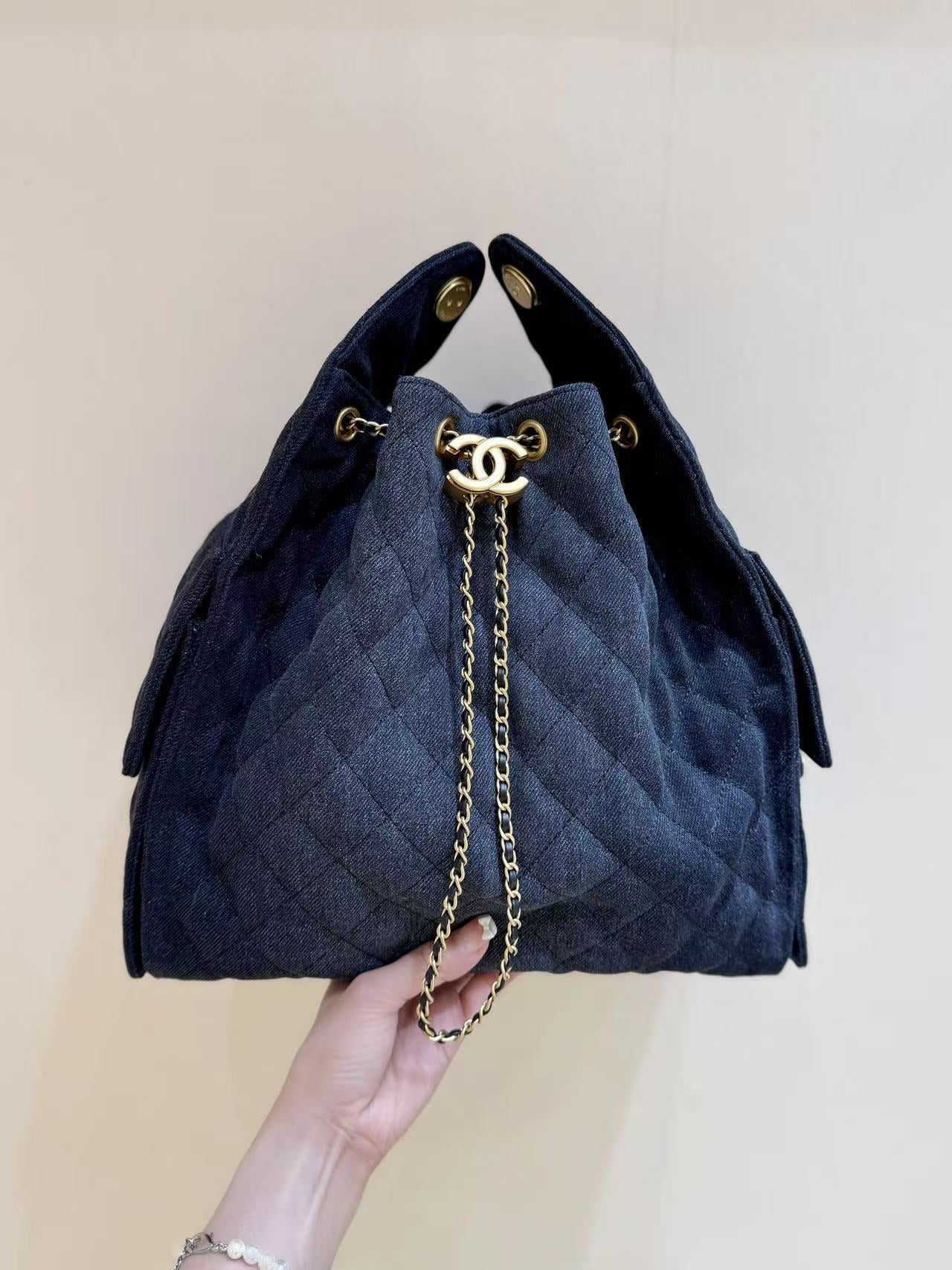 CHANEL 25 HANDBAG 40 IN DARK BLUE DENIM GOLD HARDWARE