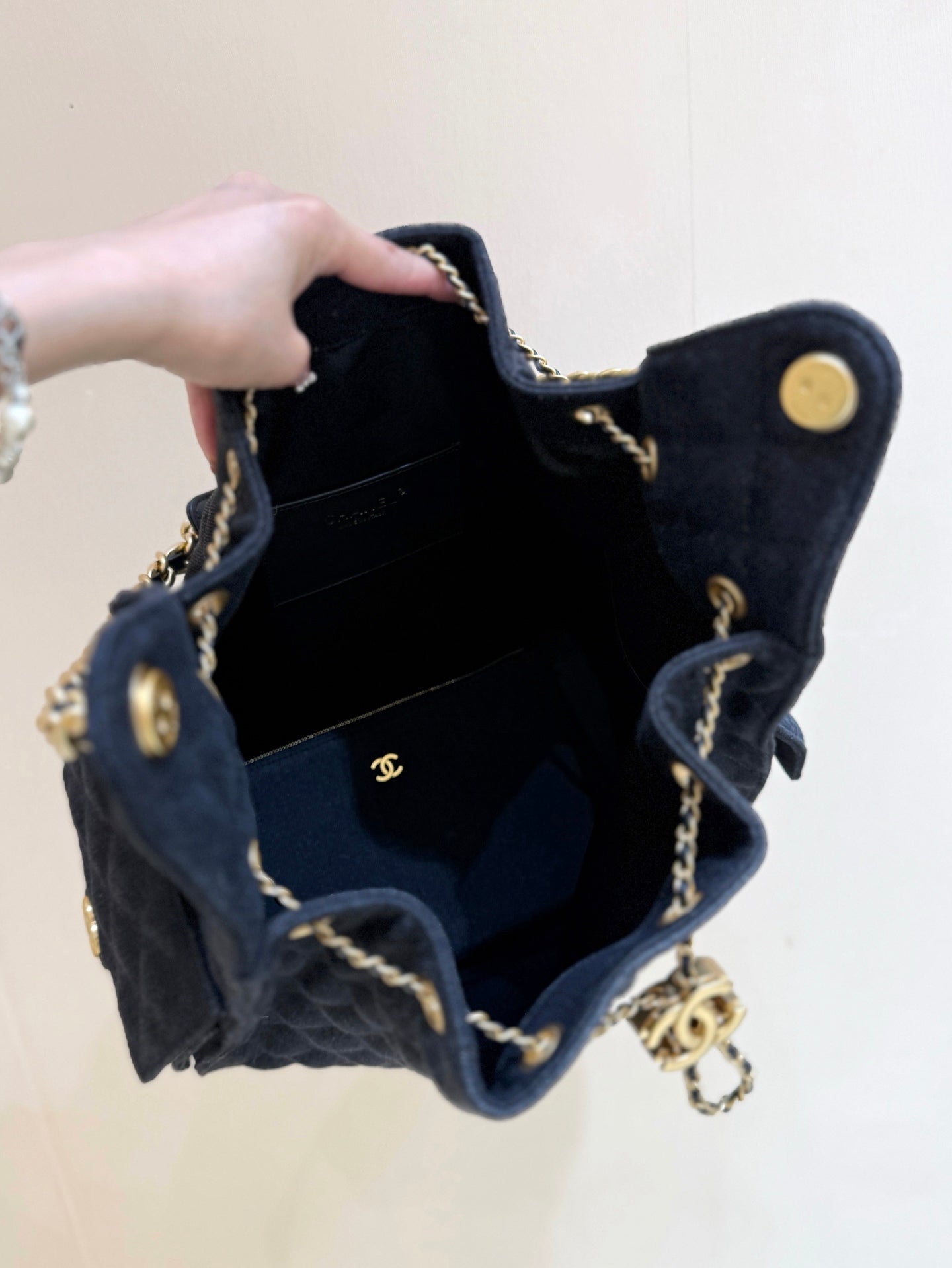 CHANEL 25 HANDBAG 40 IN DARK BLUE DENIM GOLD HARDWARE