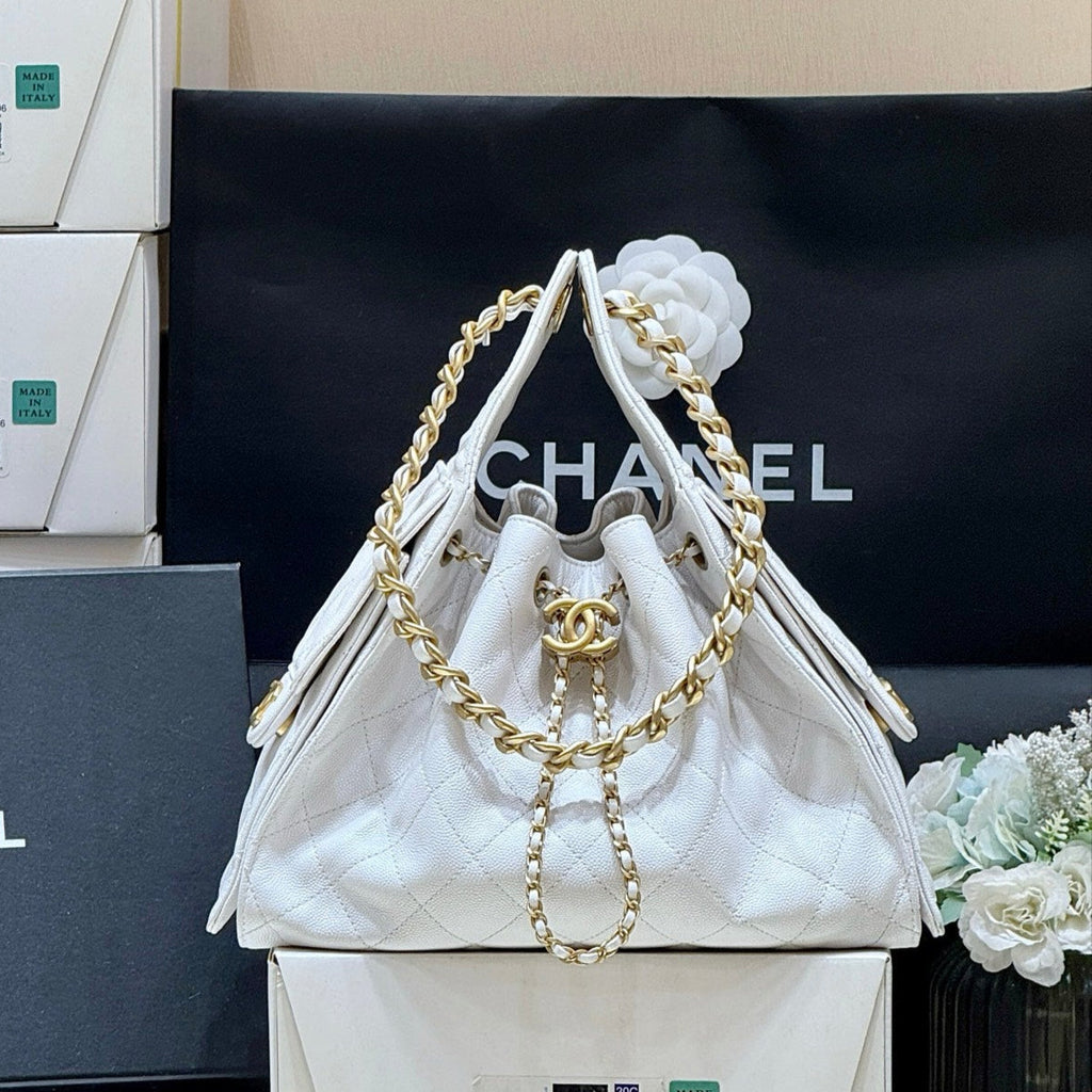 CHANEL 25 HANDBAG IN WHITE 30 GRAINED CALFSKIN GOLD HARDWARE