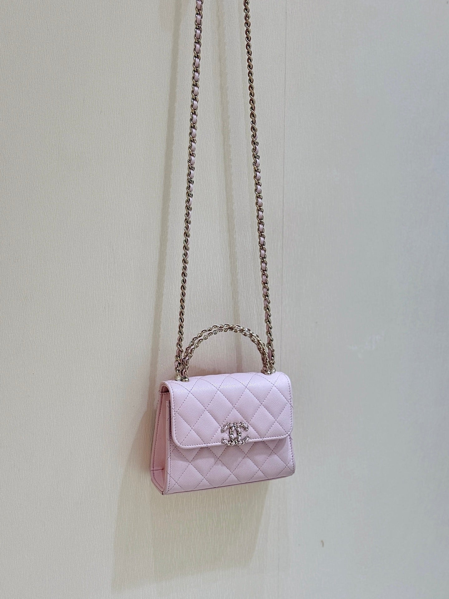 CHANEL QUILTED FLAP BAG WITH HANDLE 18 IN BABY PINK LAMBSKIN GOLD HARDWARE
