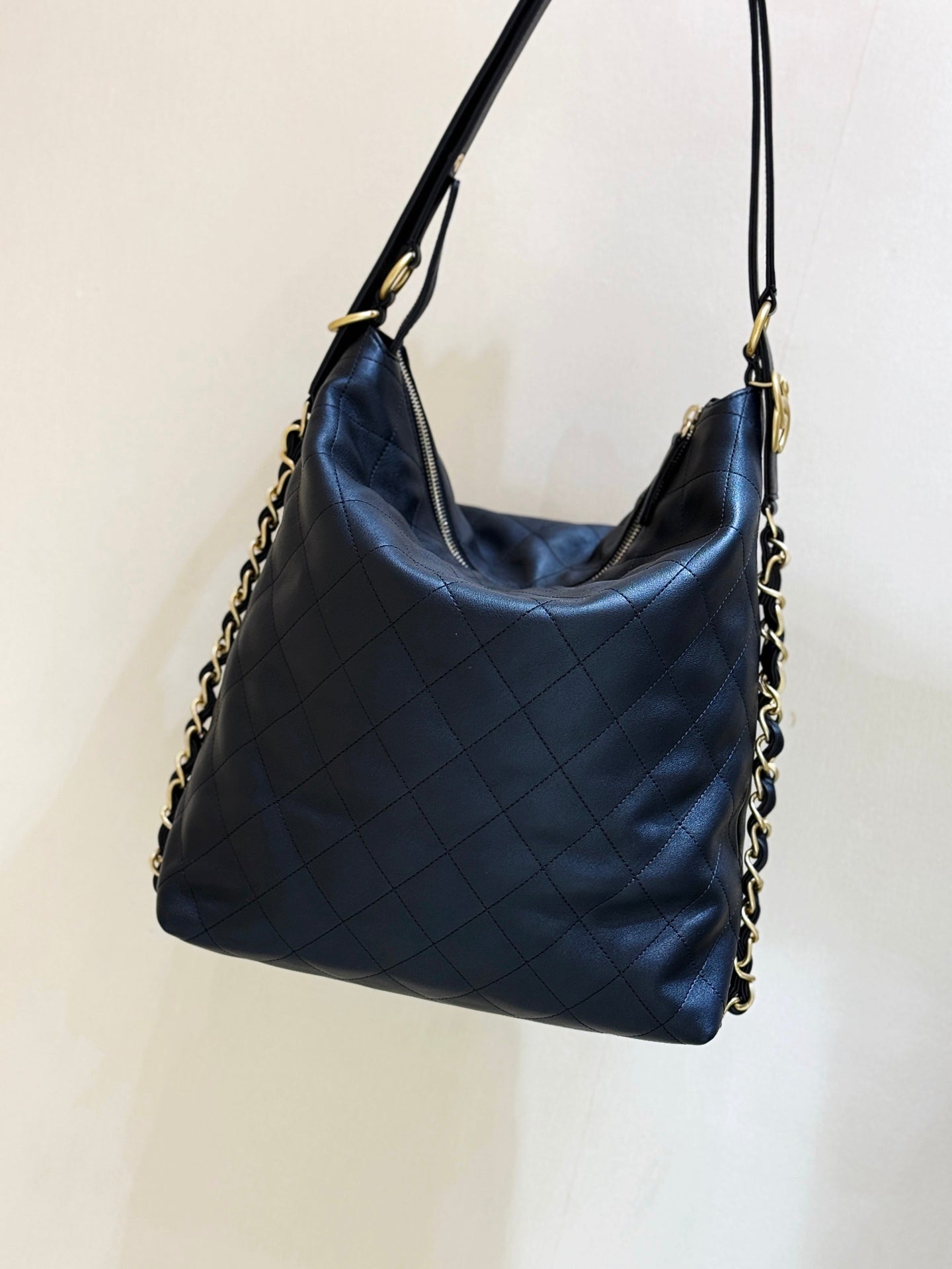 CHANEL 25S MEDIUM MAXIUM OLD HOBO BAG 33 IN BLACK CALFSKIN
