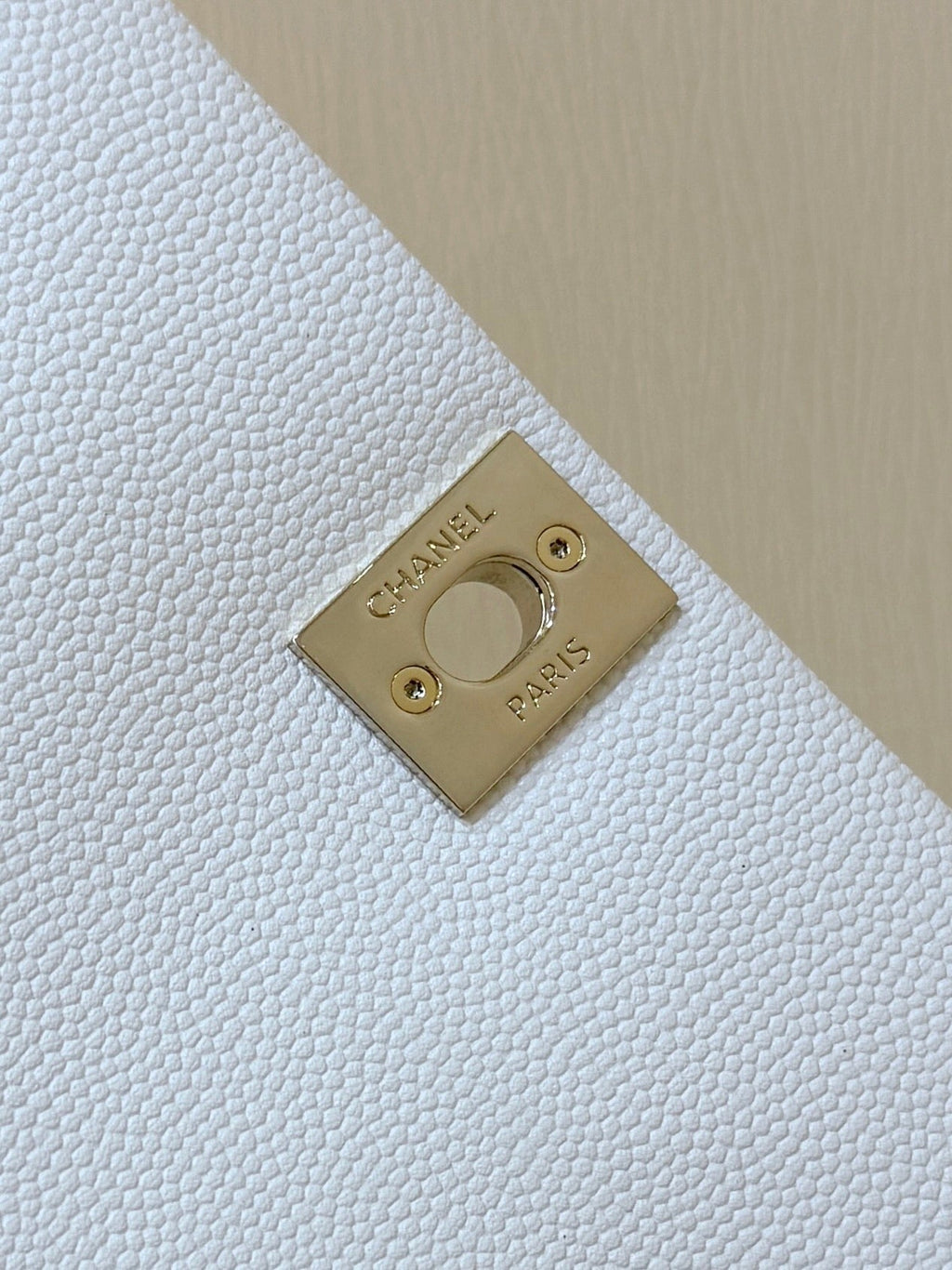 CHANEL 25S COCO CRUSH HANDLE 18 IN WHITE CALFSKIN GOLD HARDWARE