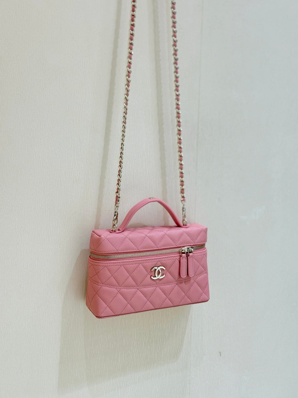 CHANEL VANITY CASE 19 IN CONTESSA PINK CALFSKIN GOLD-TONE METALLIC