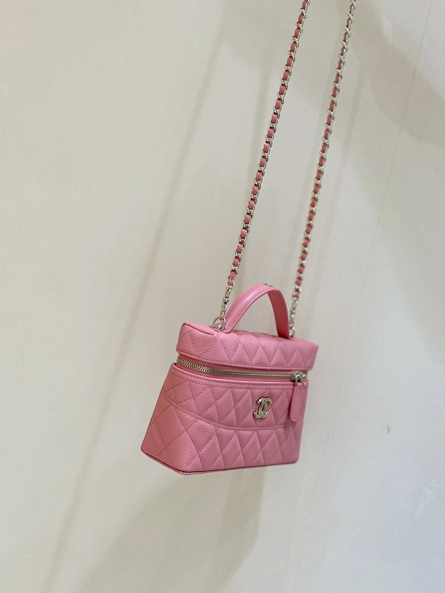 CHANEL VANITY CASE 19 IN CONTESSA PINK CALFSKIN GOLD-TONE METALLIC