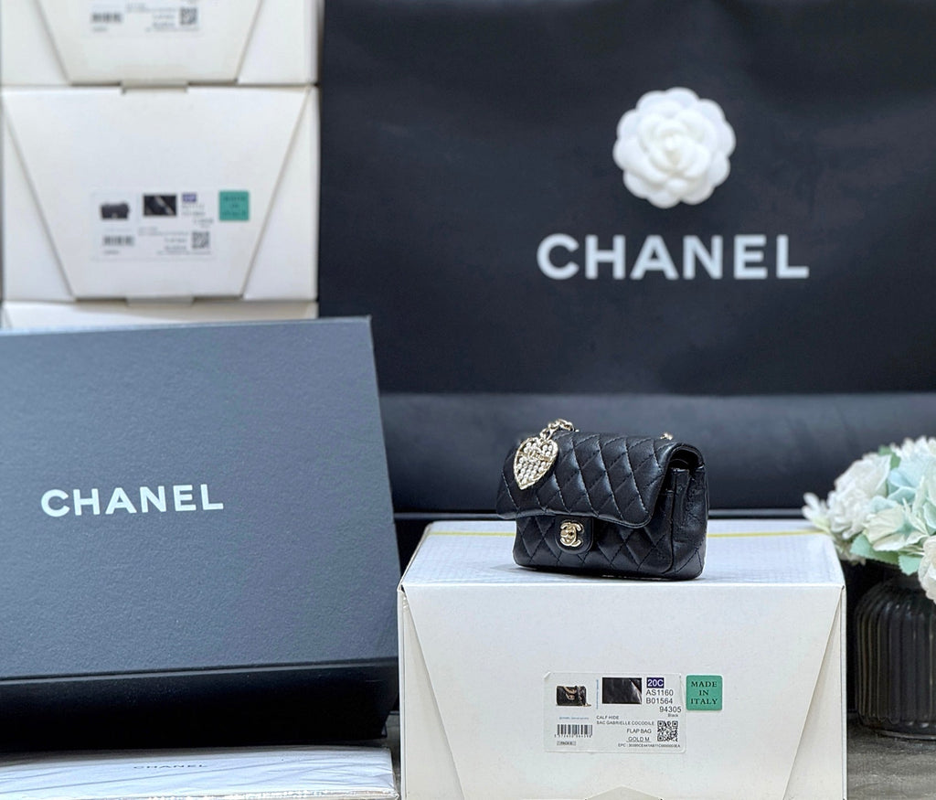 CHANEL 25S  MINI CF BAG 12 IN BLACK LAMBSKIN HEART MODEL