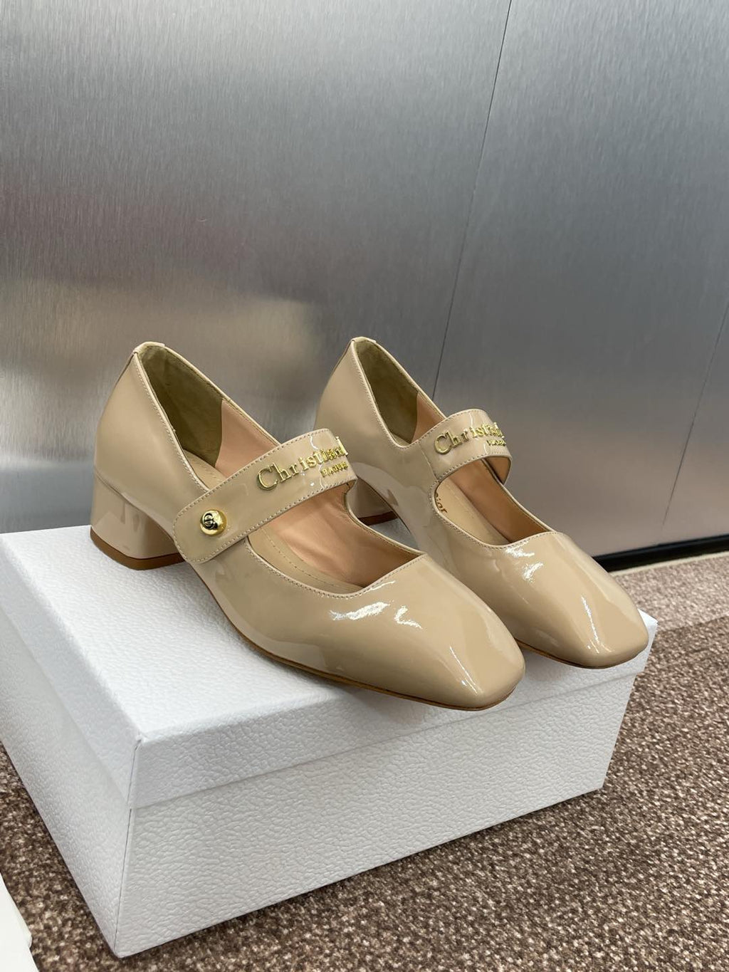 DIOR MEDIUM 35 MM HEEL PUMP IN CAMEL BEIGE PATENT CALFSKIN