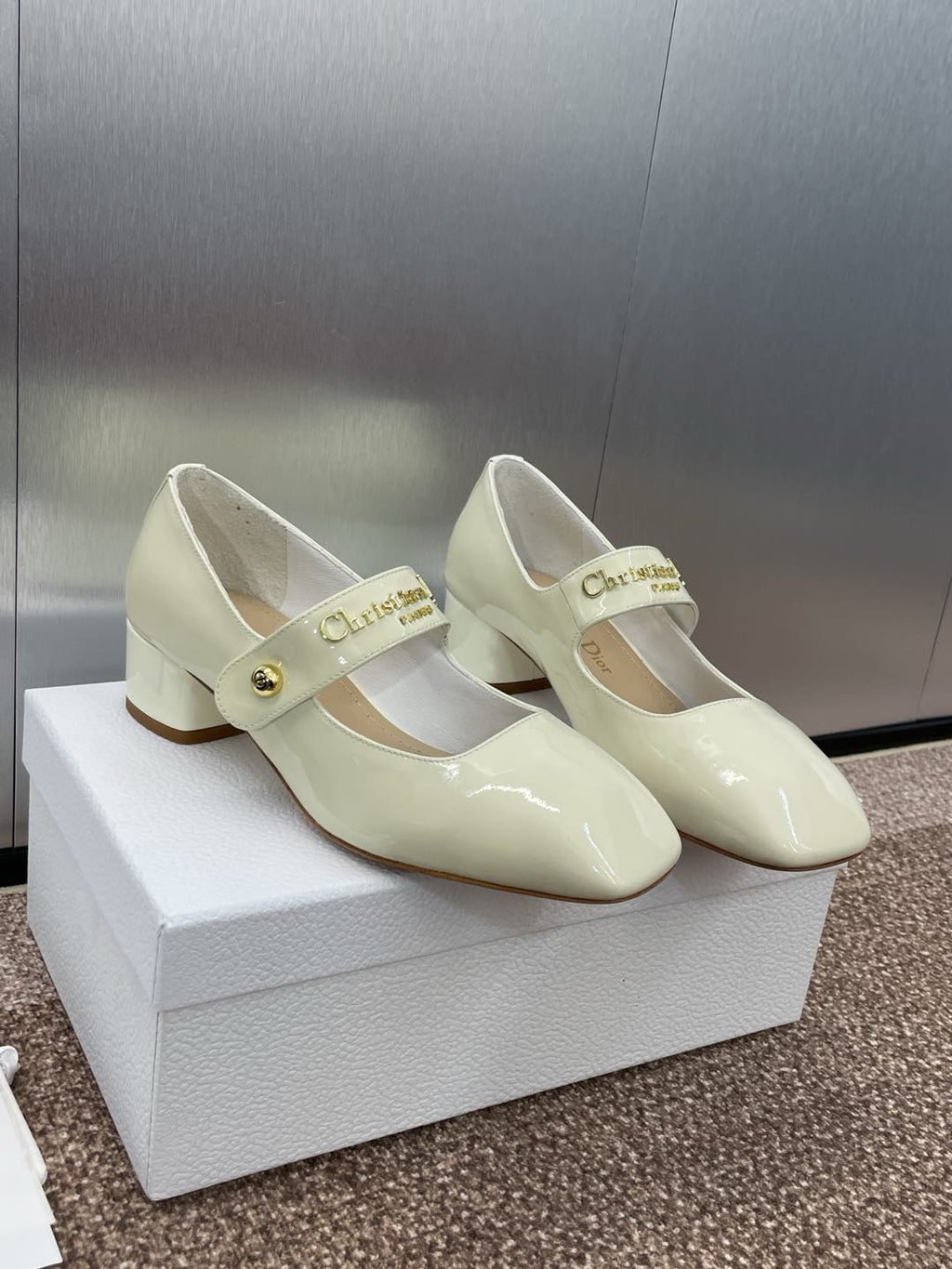DIOR MEDIUM 35 MM HEEL PUMP IN WHITE PATENT CALFSKIN