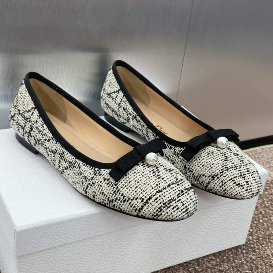DIOR BALLET FLAT IN WHITE MIX BLACK EMBROIDERED CANNAGE TWEED