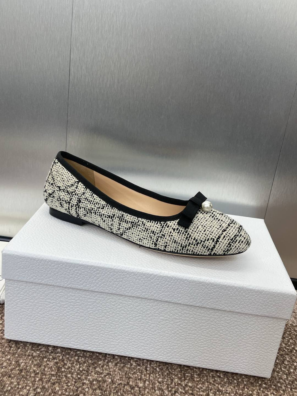 DIOR BALLET FLAT IN WHITE MIX BLACK EMBROIDERED CANNAGE TWEED