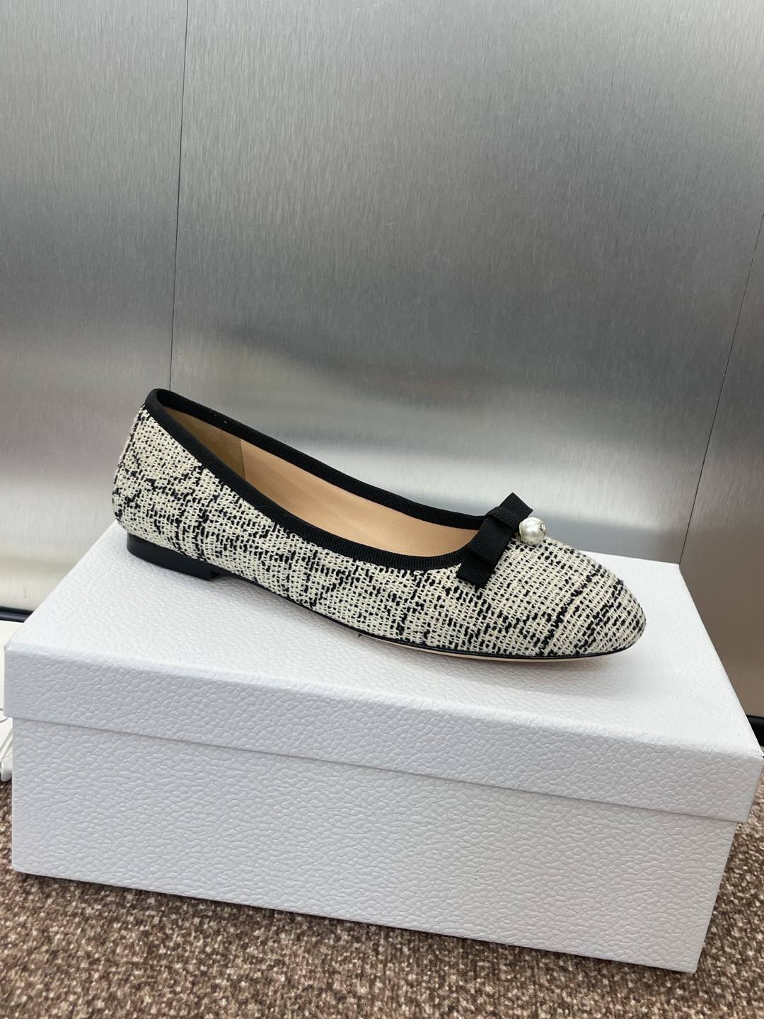 DIOR BALLET FLAT IN WHITE MIX BLACK EMBROIDERED CANNAGE TWEED
