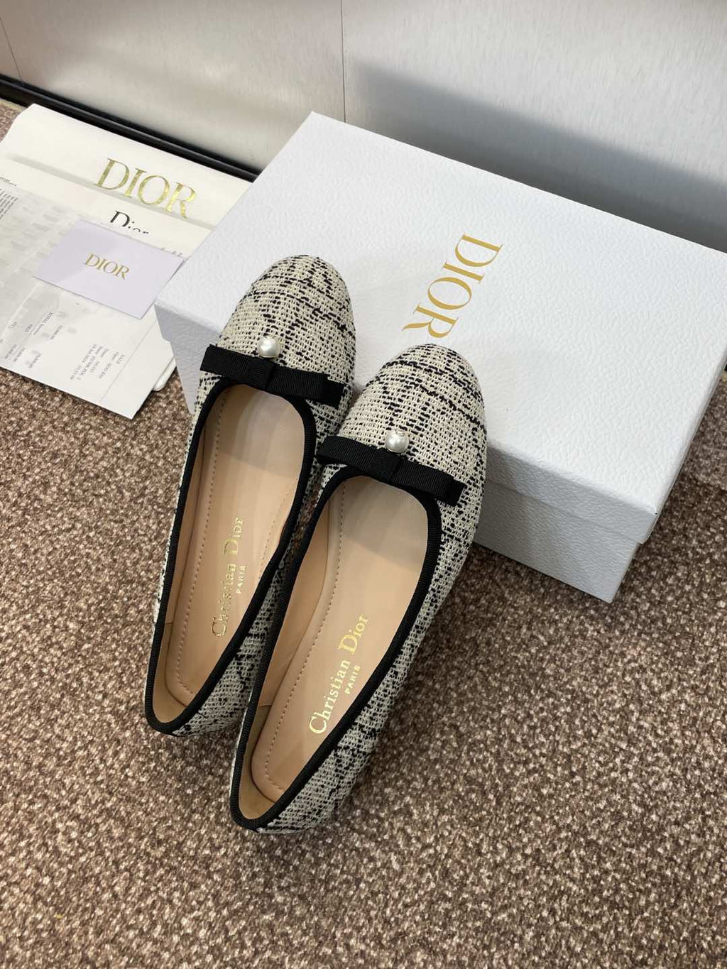 DIOR BALLET FLAT IN WHITE MIX BLACK EMBROIDERED CANNAGE TWEED