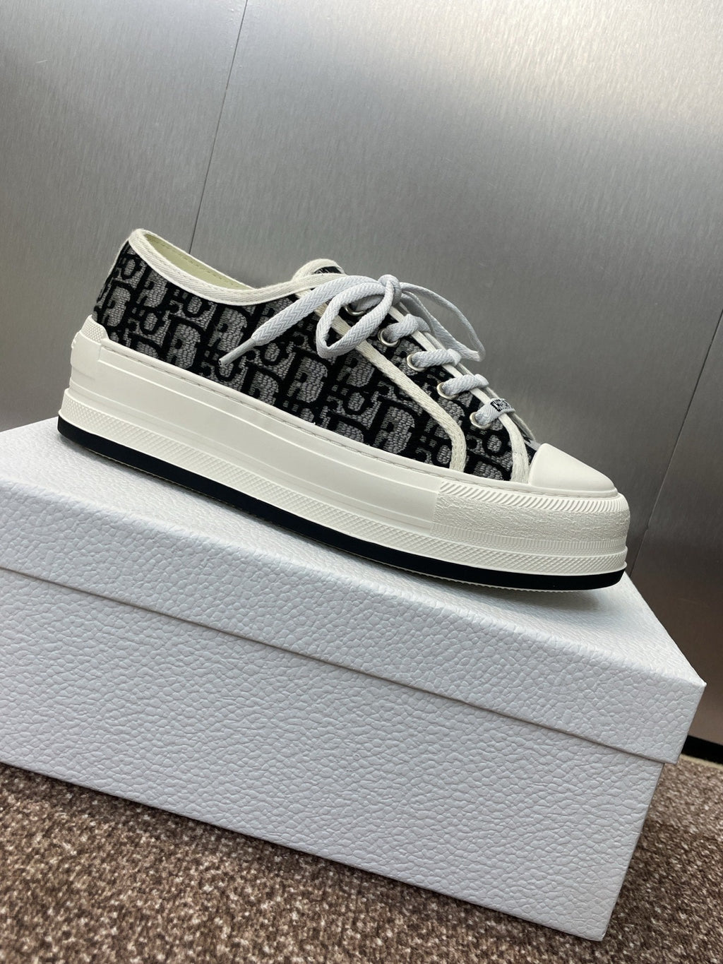 DIOR 25S WALK'N' SNEAKER IN DARK GREY  OBLIQUE EMBROIDERED COTTON