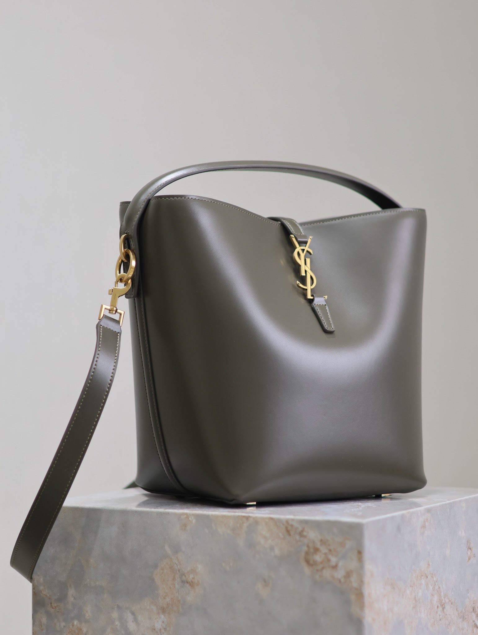 YSL 25S LE 5 À 7 BUCKET 26 IN DARK OLIVE CALFSKIN GOLD HARDWRE