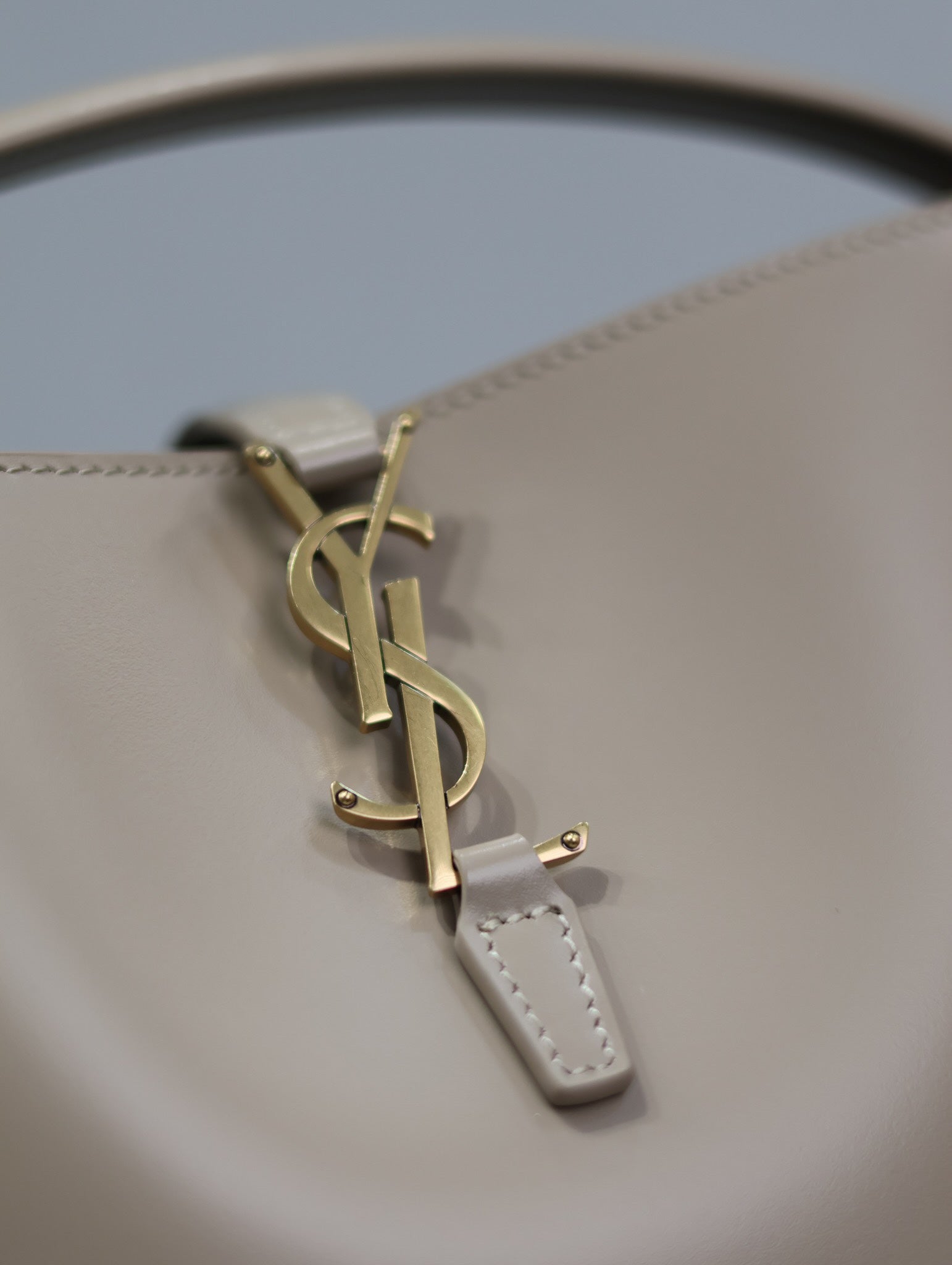YSL 25S LE 37 BUCKET 20 IN BEIGE CALFSKIN GOLD HARDWRE