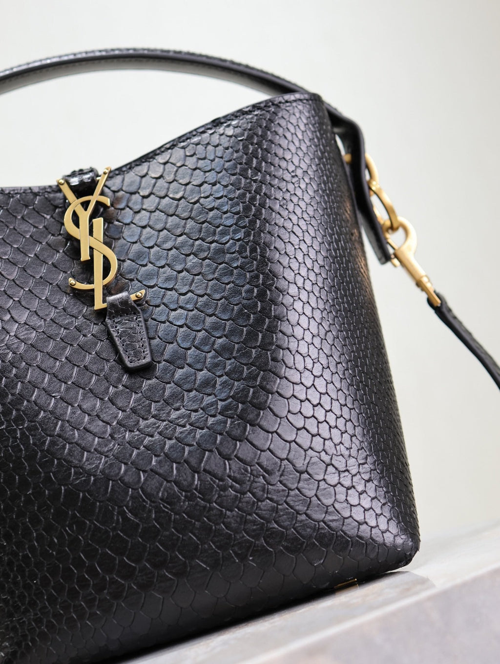 YSL 25S LE 37 20 IN BLACK SNAKE EMBOSSED CALFSKIN GOLD HARDWARE