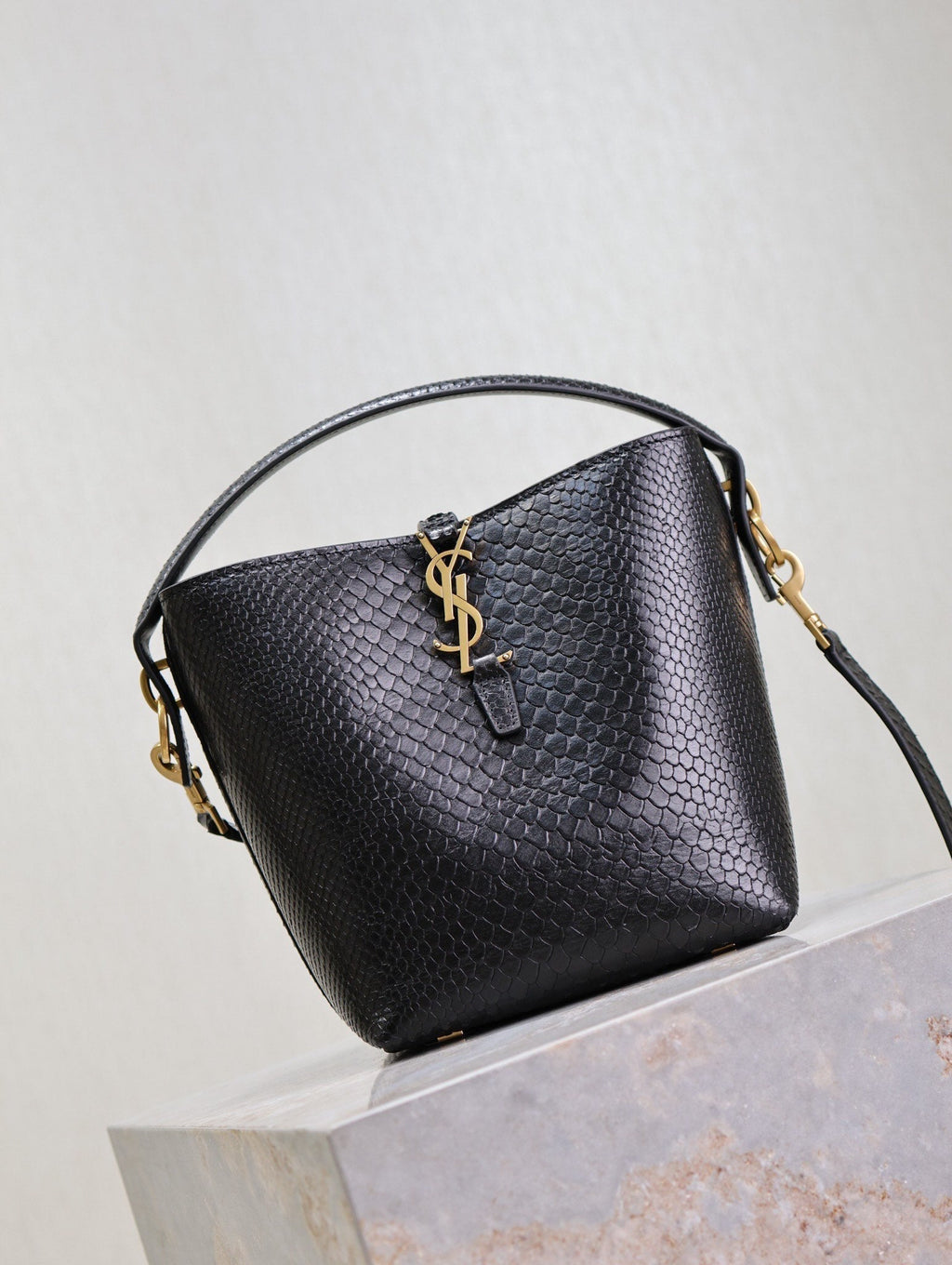 YSL 25S LE 37 20 IN BLACK SNAKE EMBOSSED CALFSKIN GOLD HARDWRE