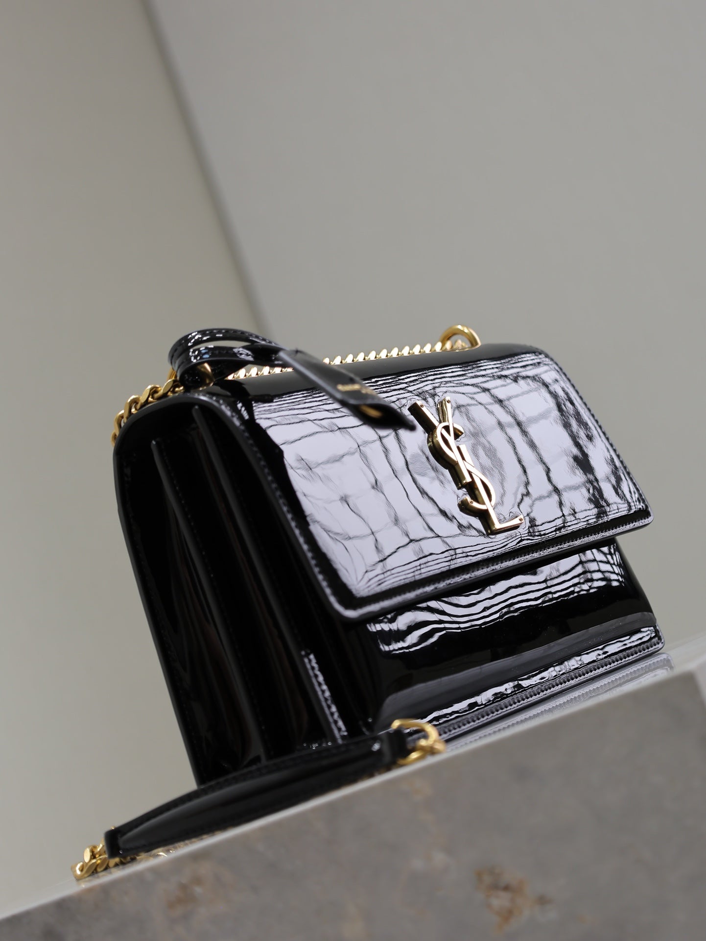 YSL 25S SUNSET MEDIUM 22 IN BLACK SHINY CALFSKIN GOLD HARDWRE