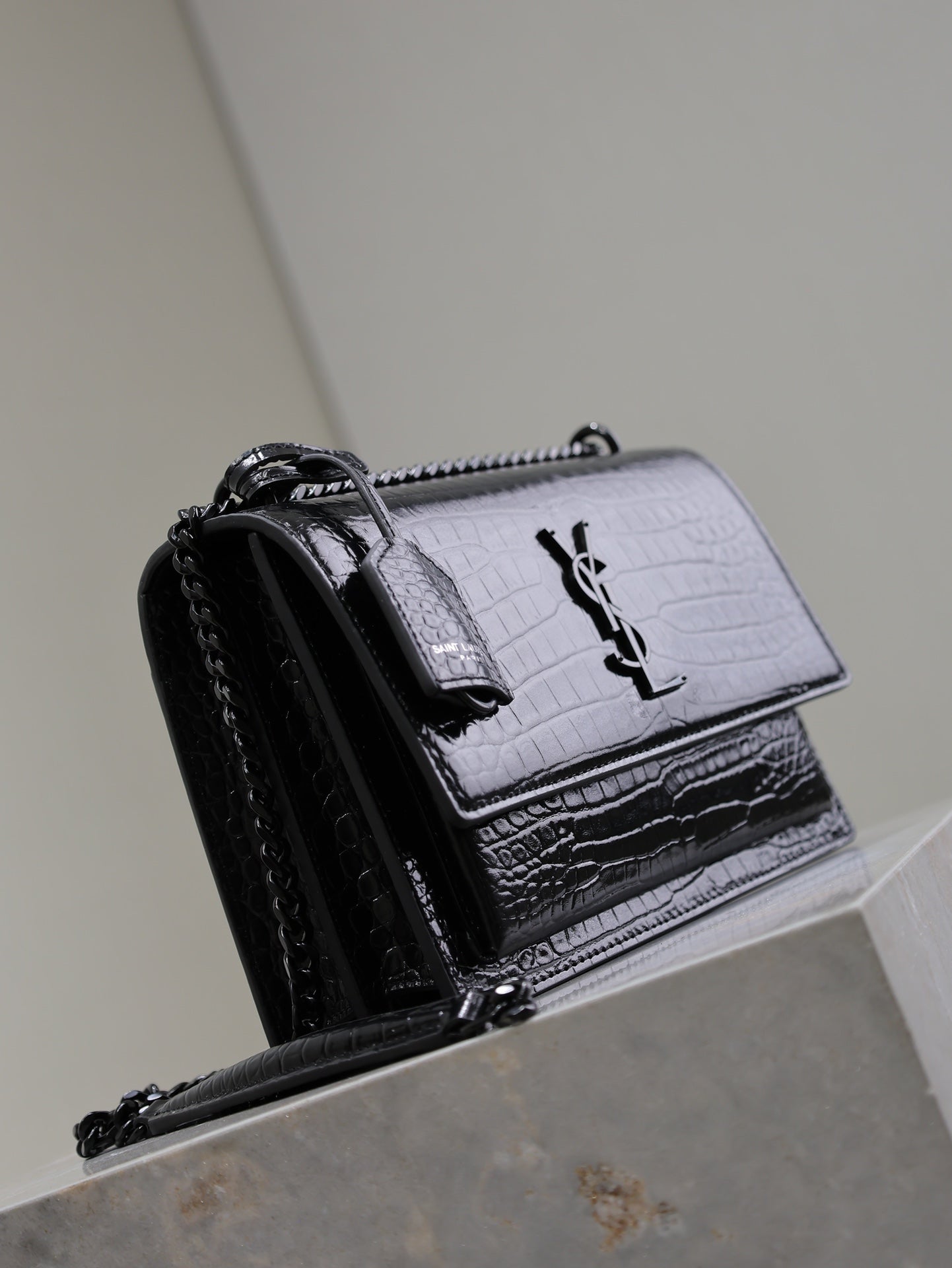 YSL 25S SUNSET MEDIUM 22 IN BLACK CROCODILE-EMBOSSED SHINY CALFSKIN BLACK HARDWARE
