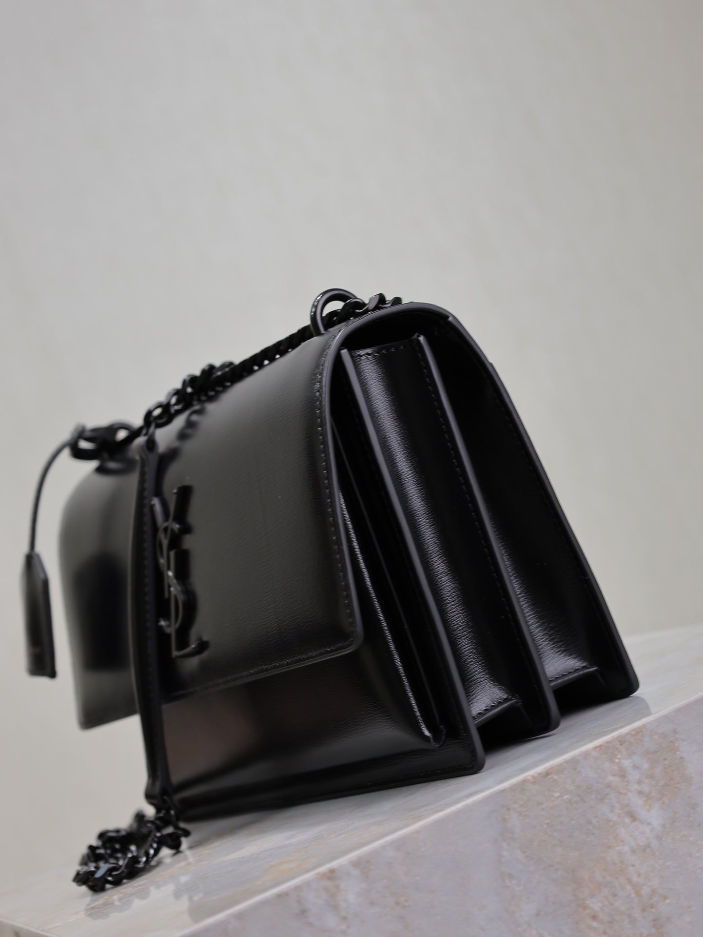 YSL 25S SUNSET BAG 22 IN BLACK CALFSKIN BLACK HARDWRE