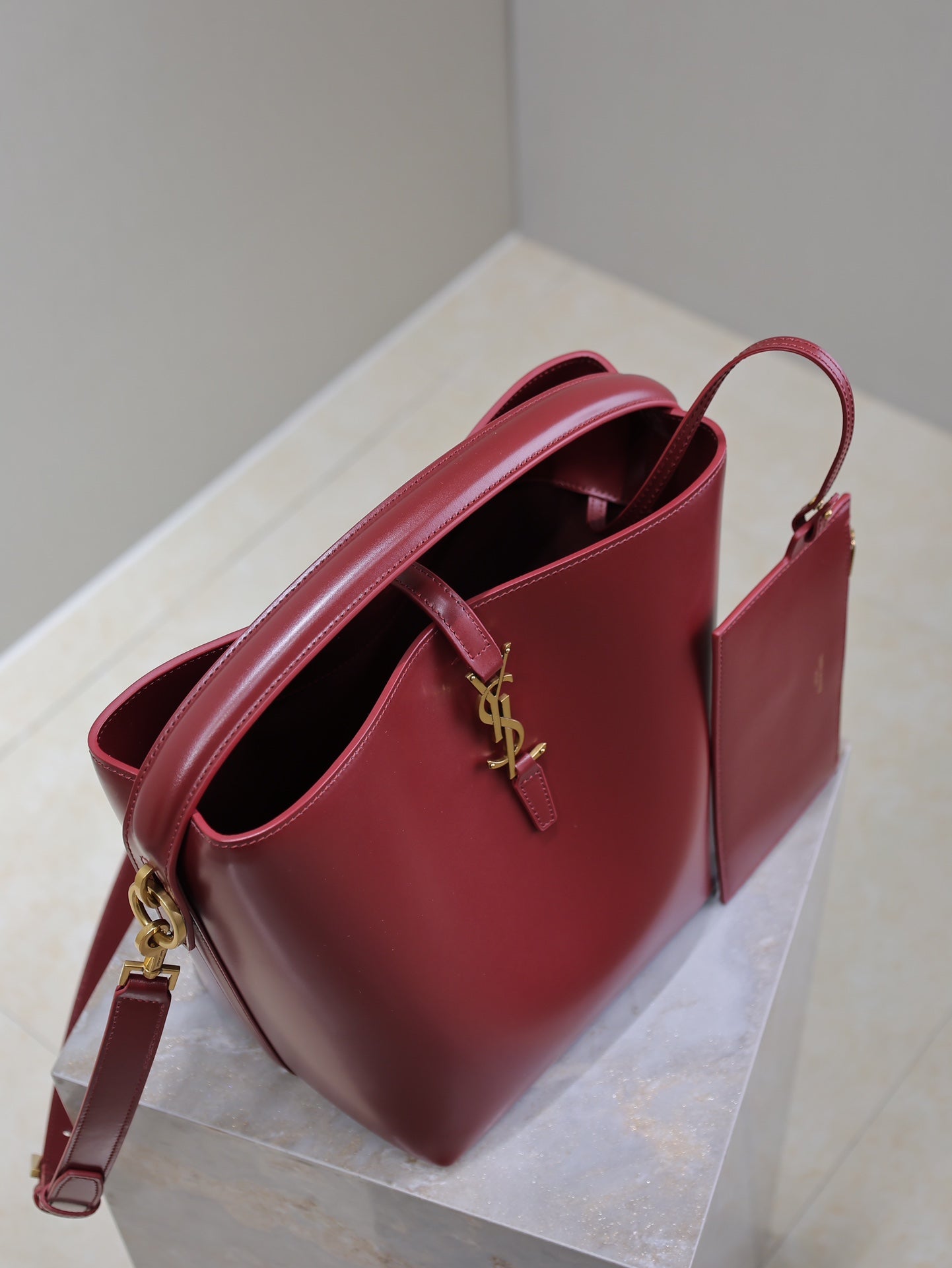YSL 25S LE 5 À 7 BUCKET 26 IN DARK BURGUNDY CALFSKIN GOLD HARDWRE