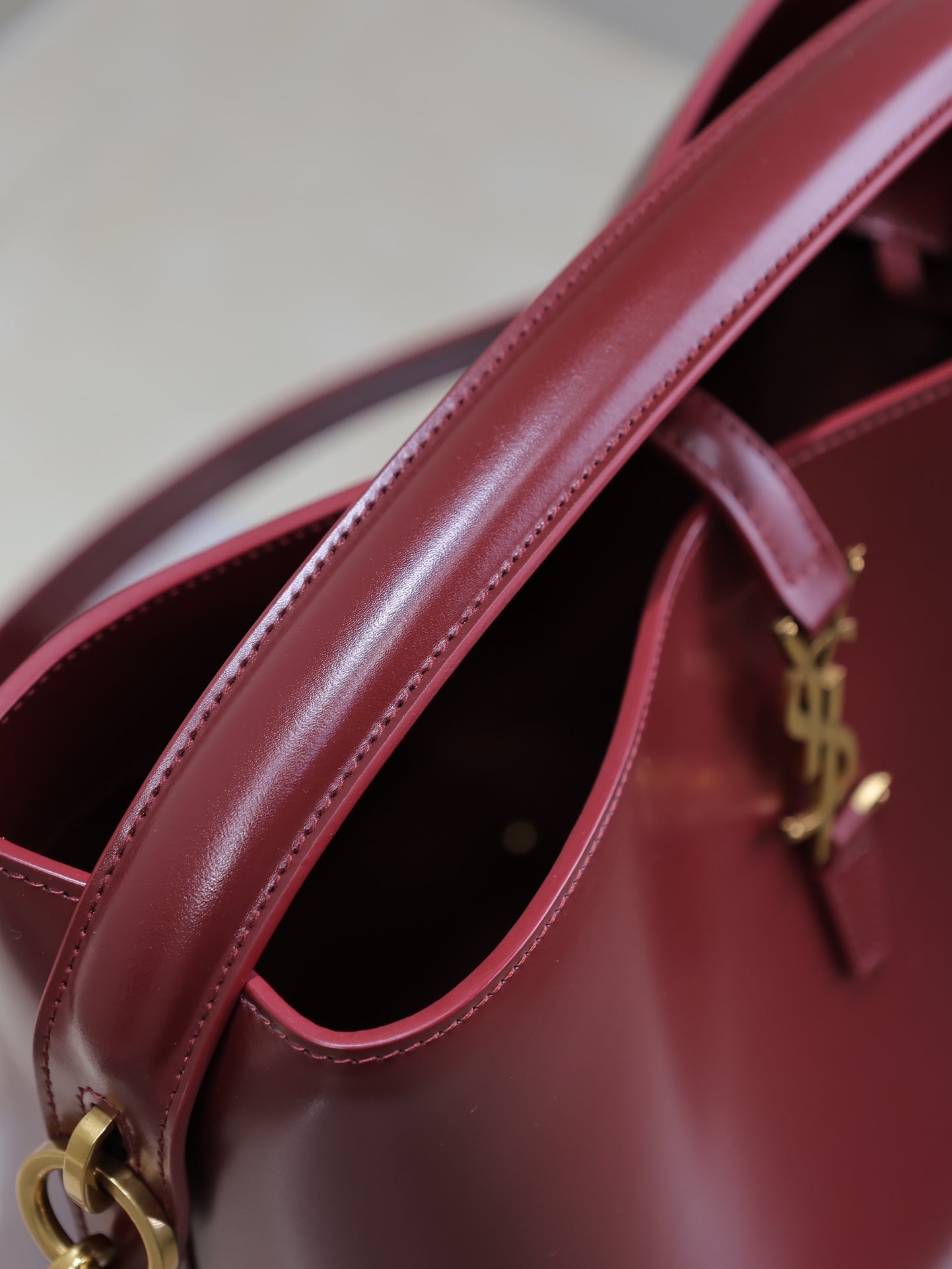 YSL 25S LE 5 À 7 BUCKET 26 IN DARK BURGUNDY CALFSKIN GOLD HARDWRE