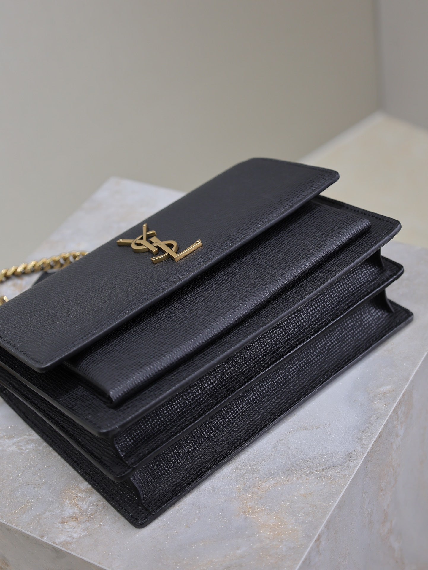YSL 25S SUNSET MEDIUM 22 IN BLACK GRAINED CALFSKIN GOLD HARDWRE