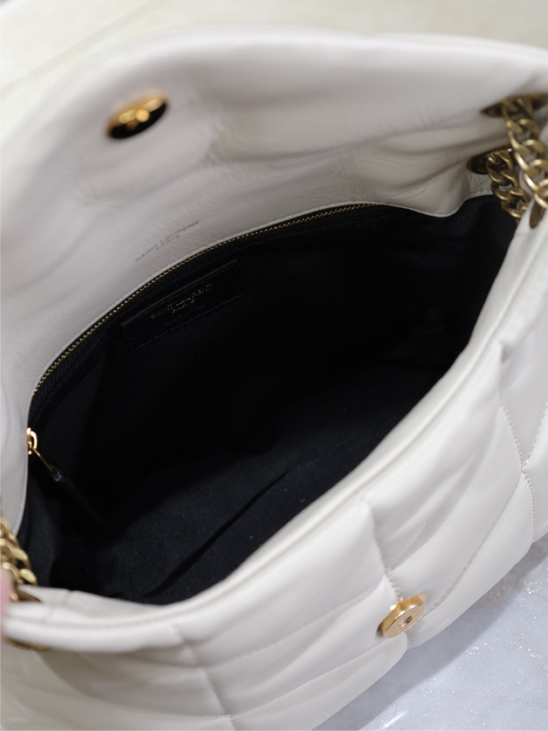YSL 25S LOULOU PUFFER MM 29 IN BLANC VINTAGE CALFSKIN GOLD HARDWRE
