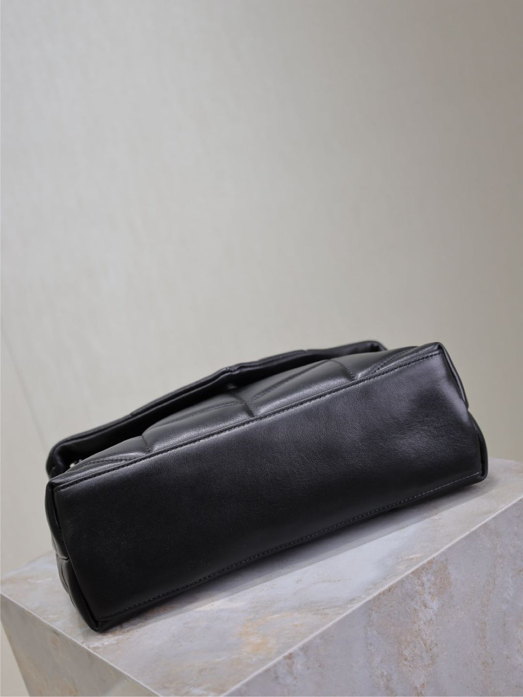 YSL 25S LOULOU PUFFER MM 29 IN BLACK CALFSKIN BLACK HARDWARE