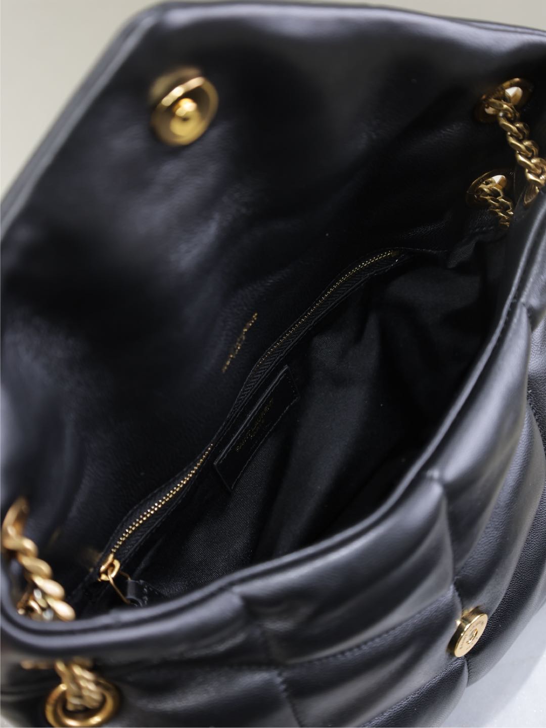 YSL 25S LOULOU PUFFER MM 29 IN BLACK CALFSKIN GOLD HARDWARE