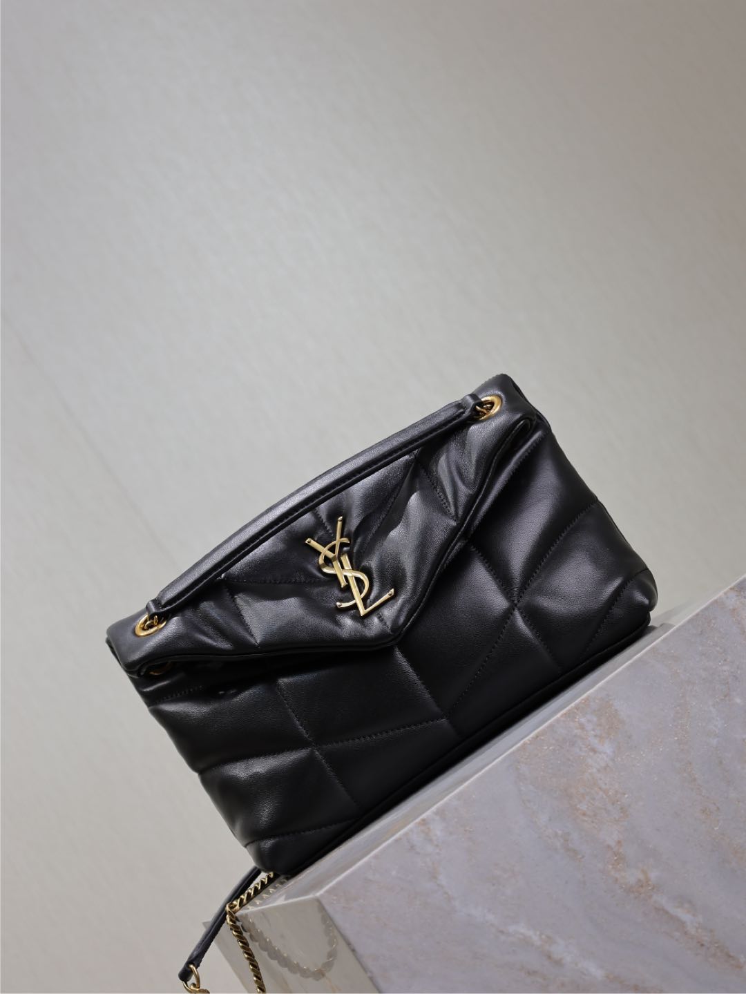 YSL 25S LOULOU PUFFER MM 29 IN BLACK CALFSKIN GOLD HARDWARE