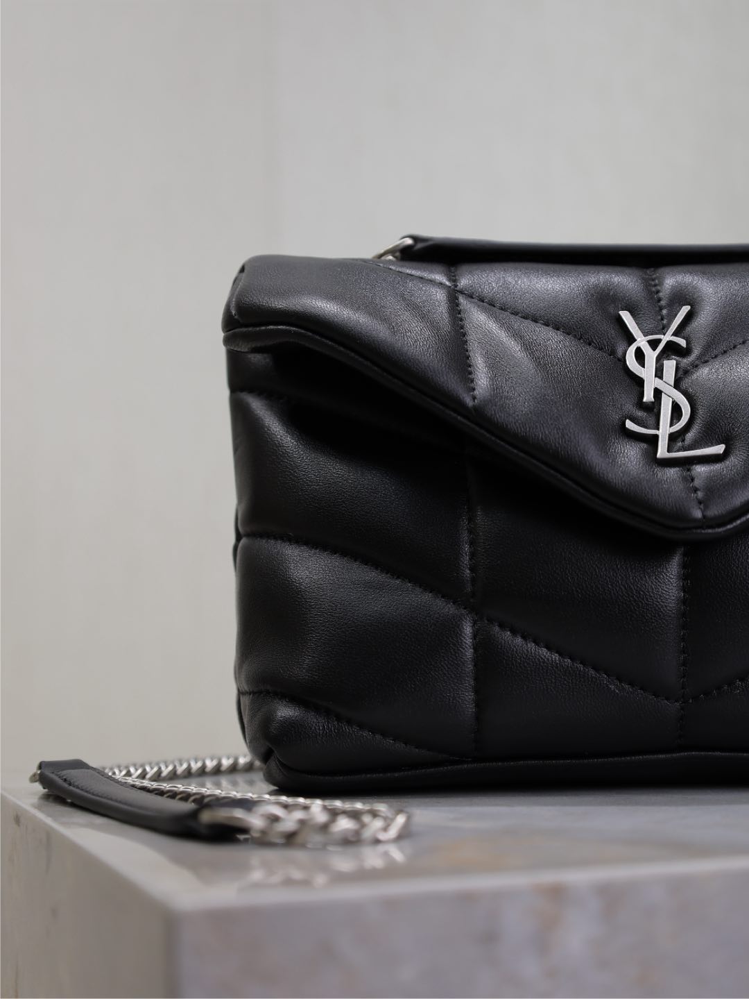 YSL 25S LOULOU PUFFER MINI 23 IN BLACK CALFSKIN SILVER HARDWRE
