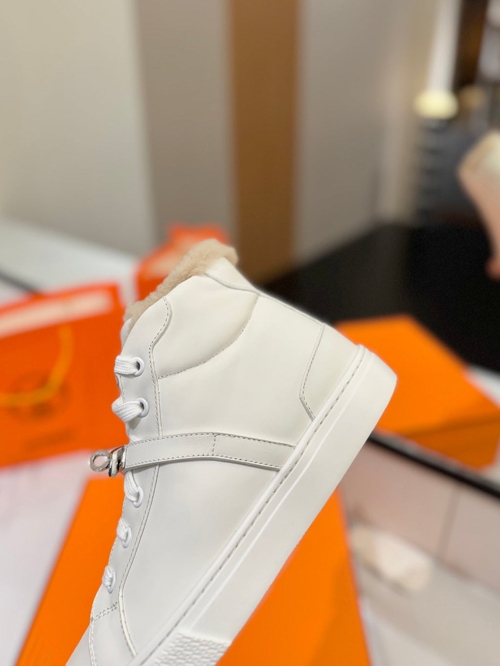 HERMES CHEALSEA BOOTS IN WHITE CALFSKIN AND FLEECE LINING