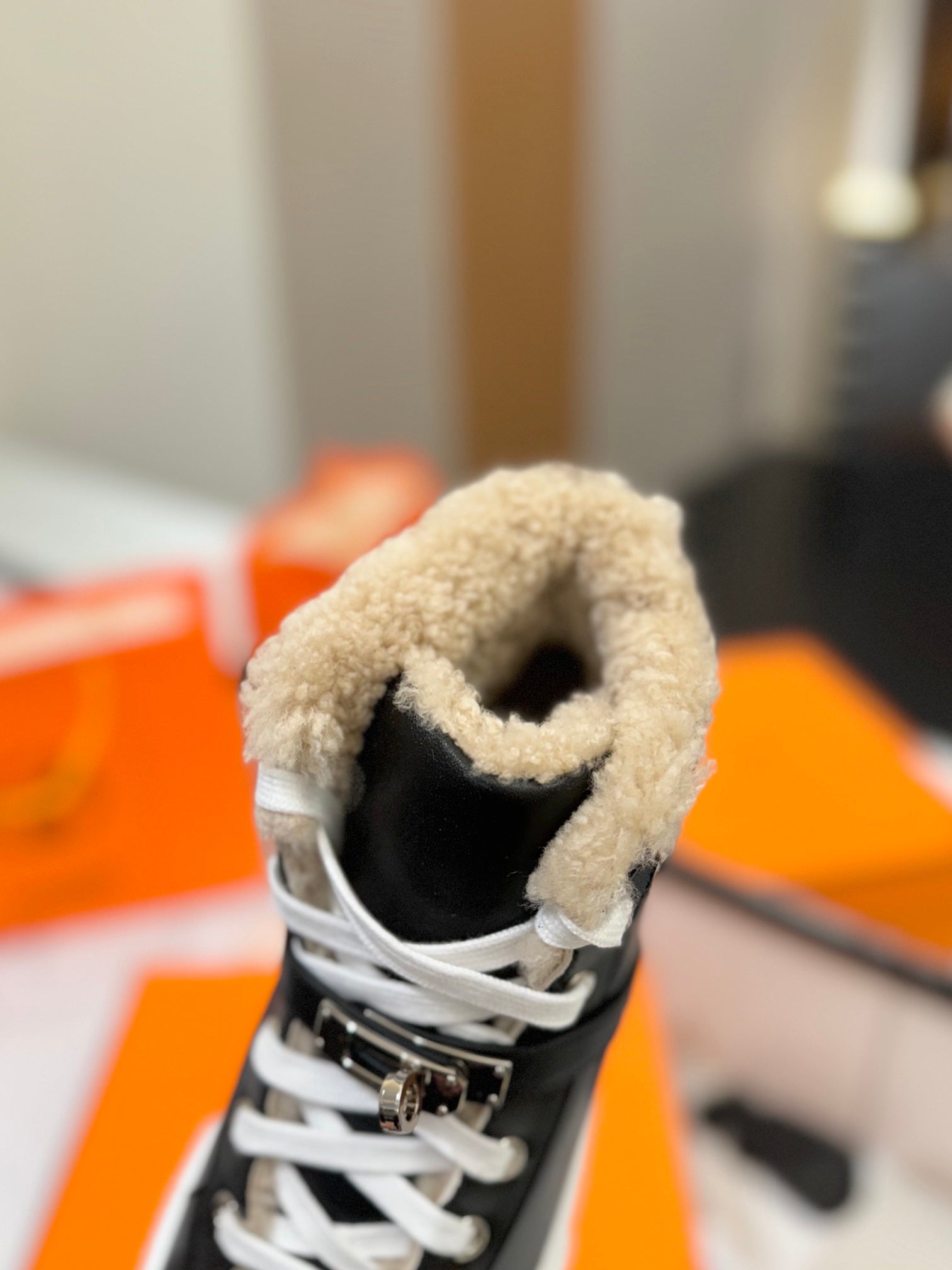 HERMES CHEALSEA BOOTS IN BLACK LAMBSKIN AND FLEECE LINING