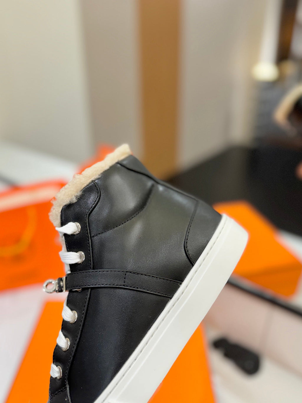 HERMES CHEALSEA BOOTS IN BLACK LAMBSKIN AND FLEECE LINING
