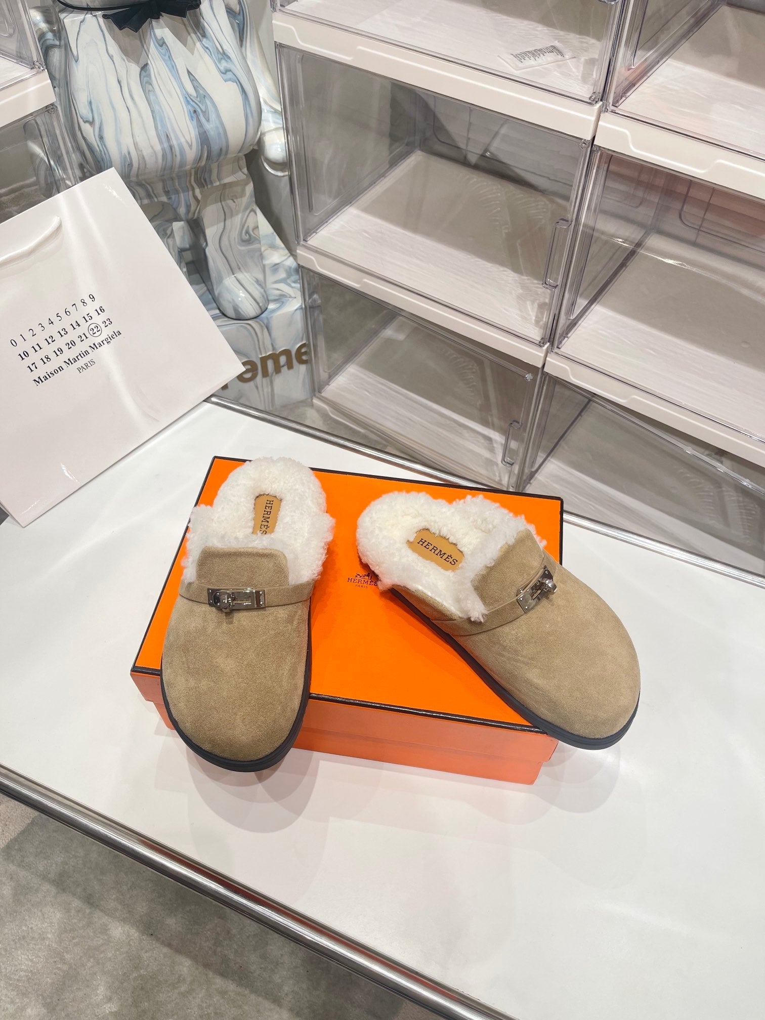 HERMES SLIP-ON MULE IN TORTILLA BROWN SUEDE AND SHEARLING LINING