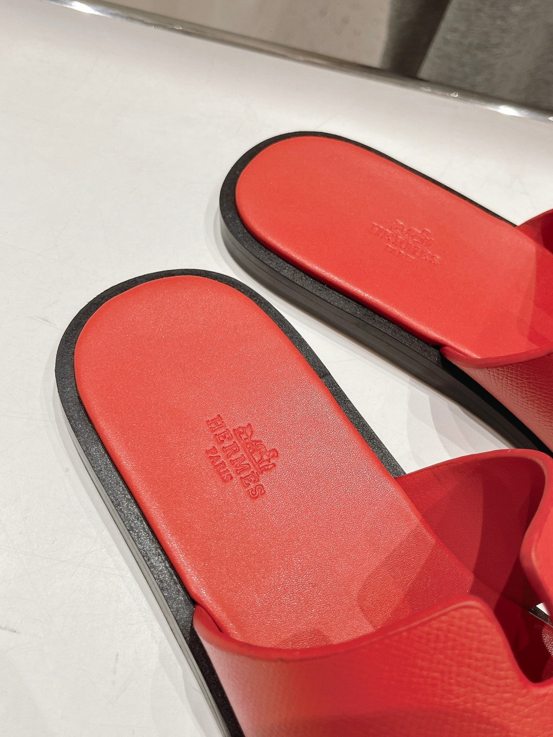 HERMES IZMIR SANDAL CRIMSON LAMBSKIN