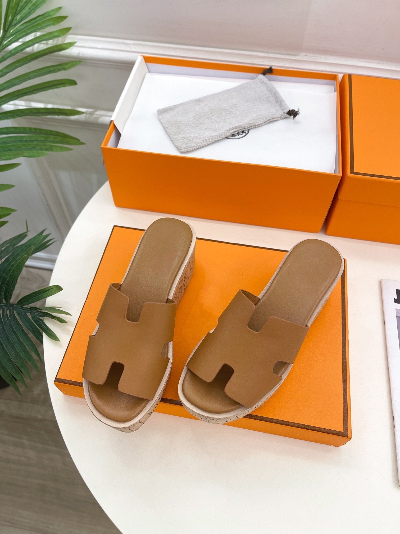 HERMES Eze 30 Sandal Brown