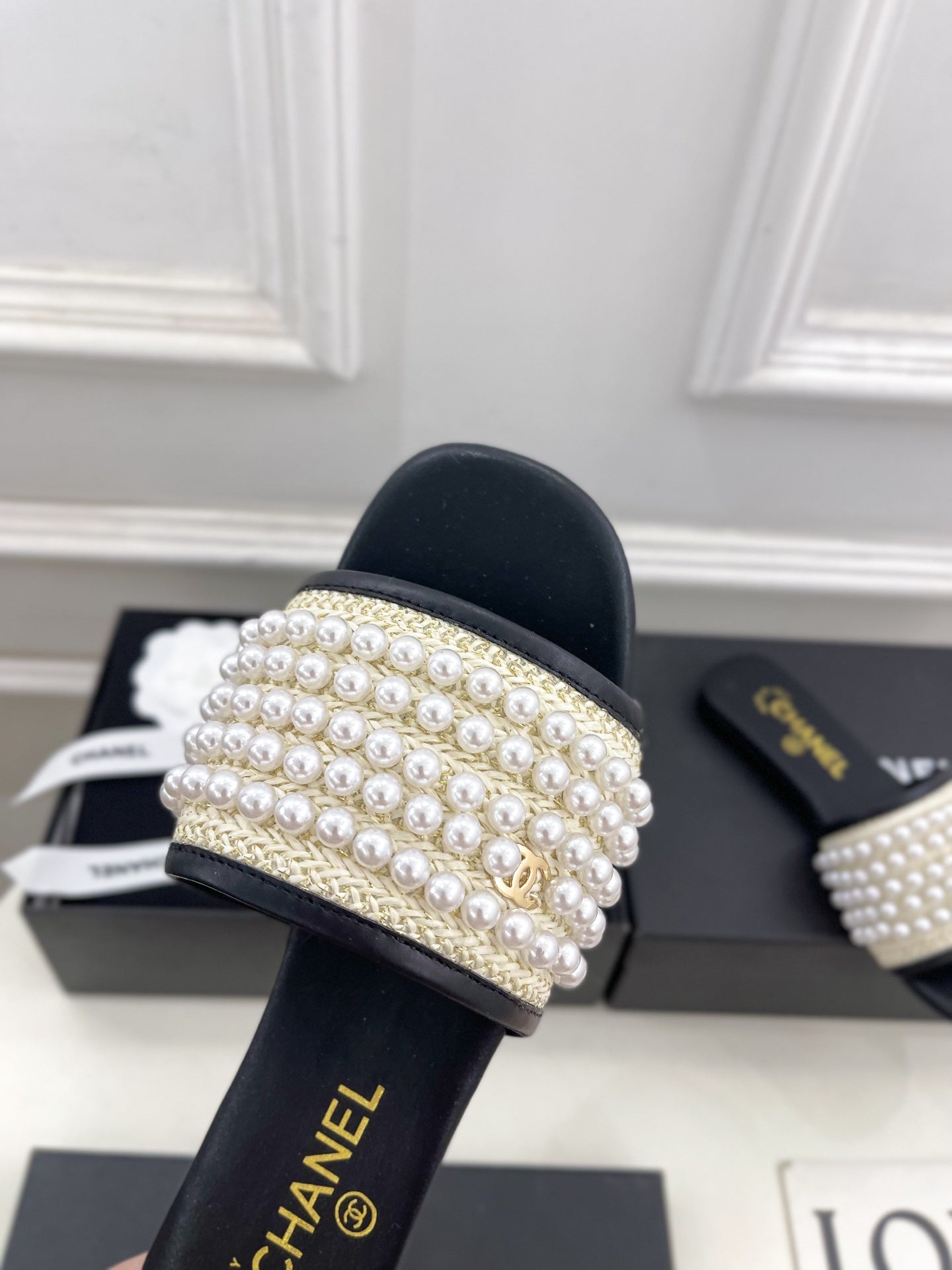 CHANEL FLAT SLIDE IN BLACK CALFSKIN WITH PEARLS