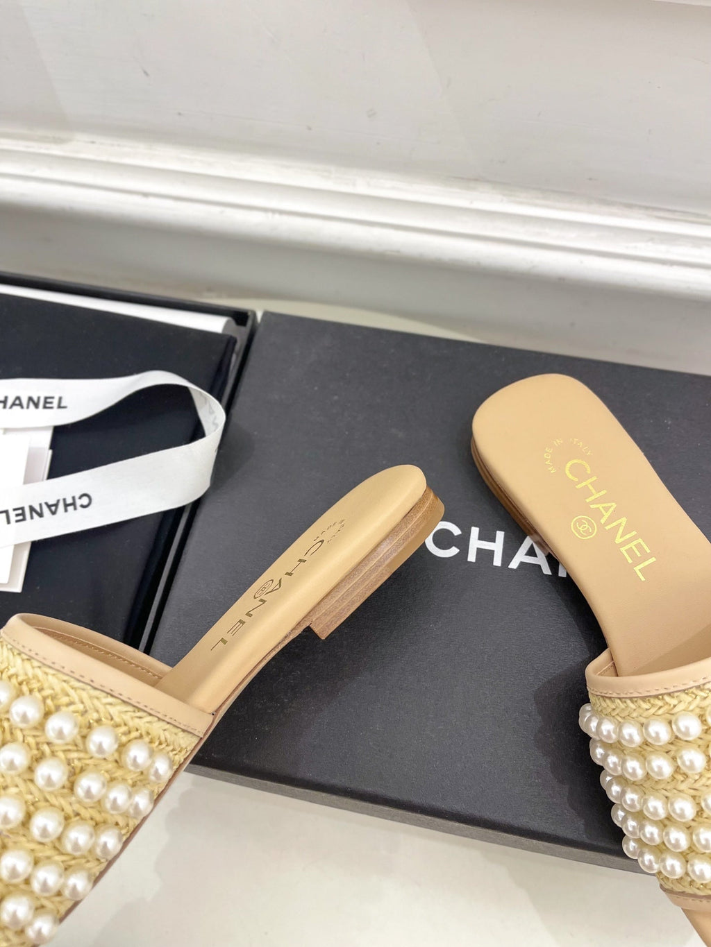 CHANEL FLAT SLIDE IN FLAX YELLOW CALFSKIN WITH PEARLS