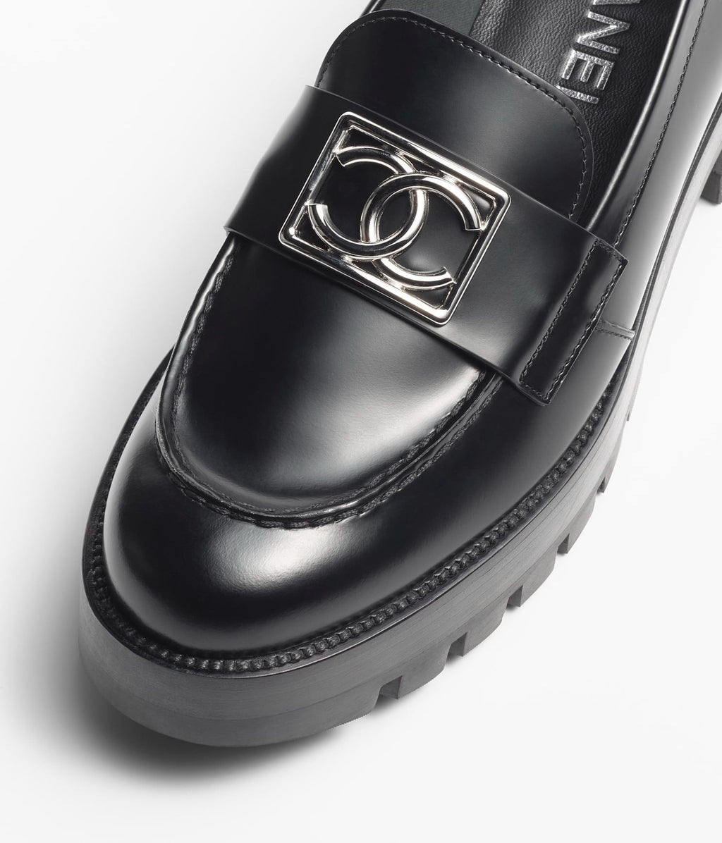 CHANEL MOASINS BLACK CALFSKIN METAL