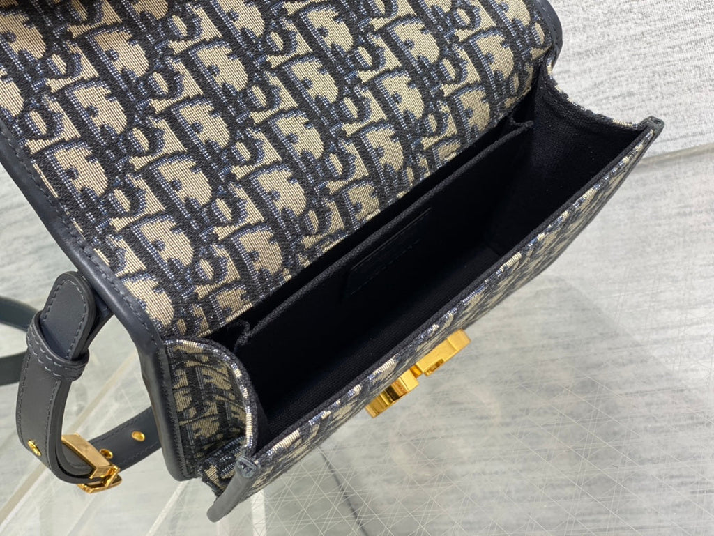 DIOR 30 MONTAIGNE 21CM BLUE OBLIQUE EMBROIDERY