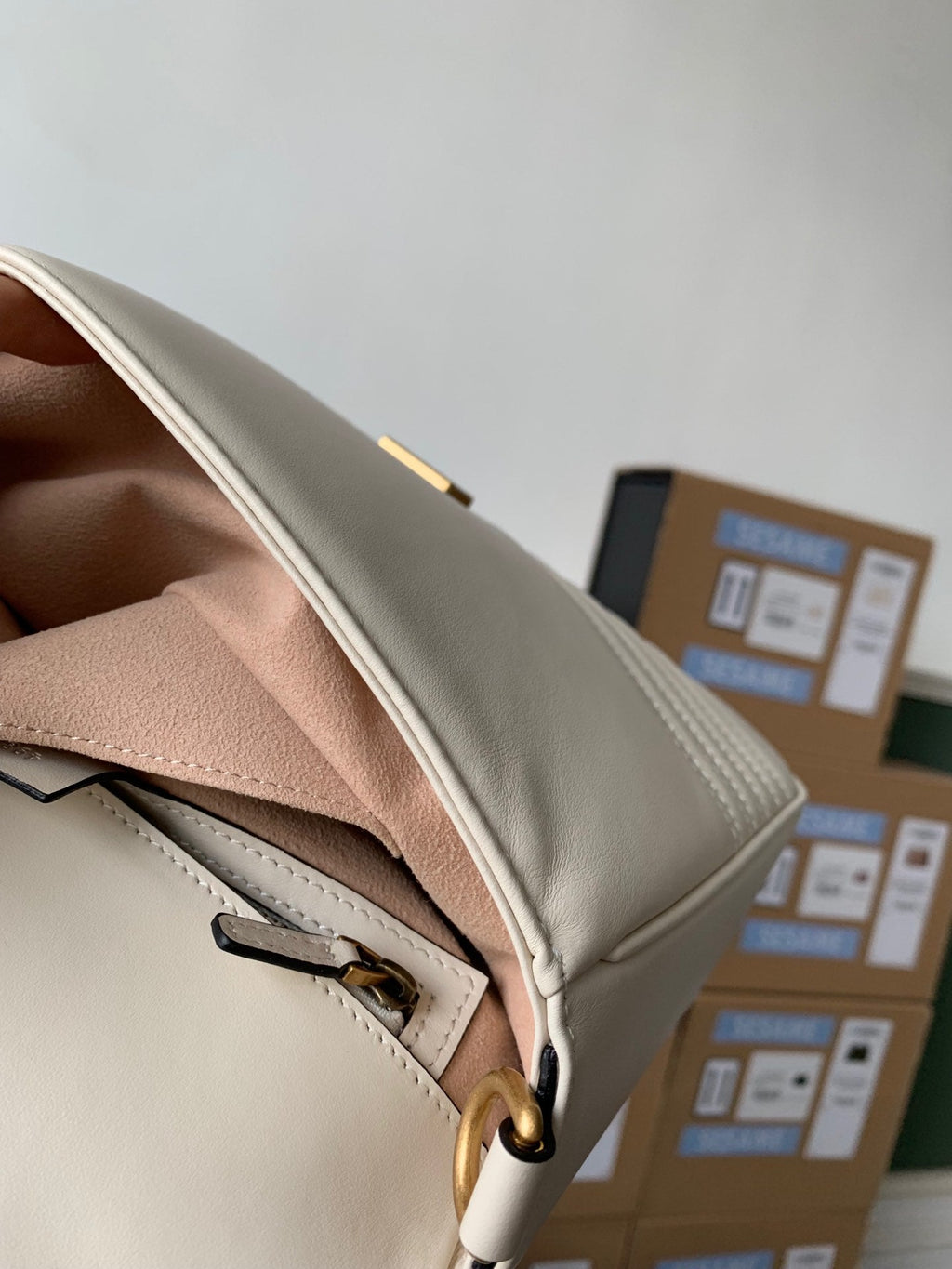 GUCCI Marmont 26.5cm White Calfskin Gold Hardware