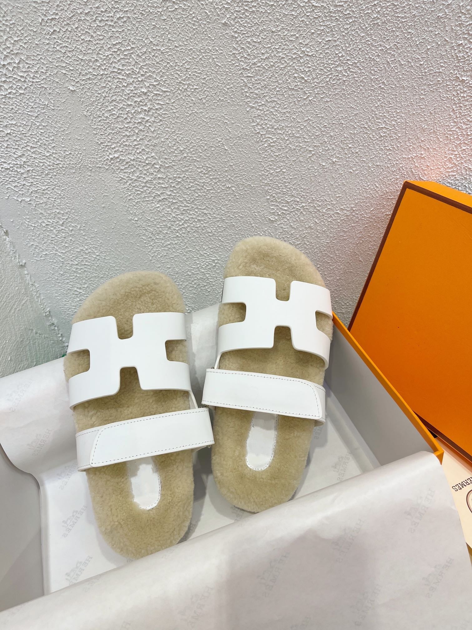 HERMES Chypre Sandal White shearling insole White goatskin lining
