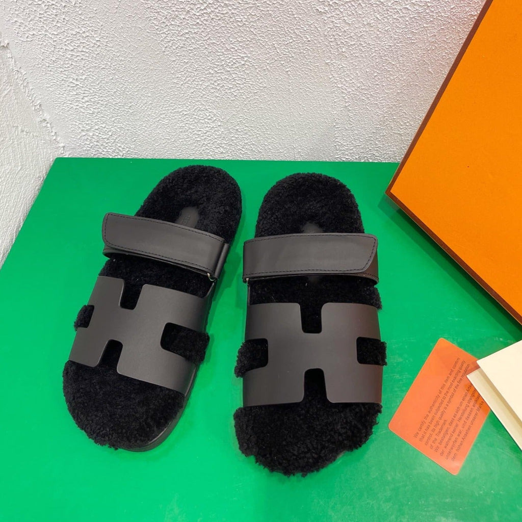 HERMES Chypre Sandal Black shearling insole Black goatskin lining