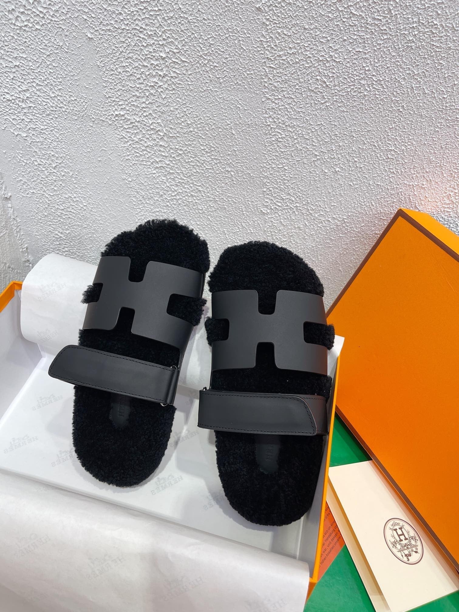HERMES Chypre Sandal Black shearling insole Black goatskin lining