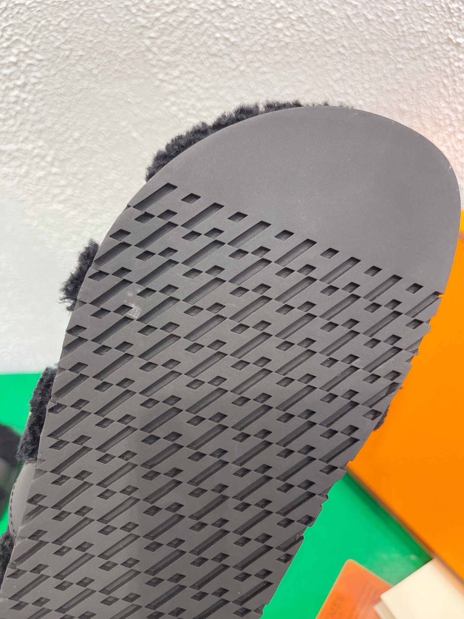 HERMES Chypre Sandal Black shearling insole Black goatskin lining