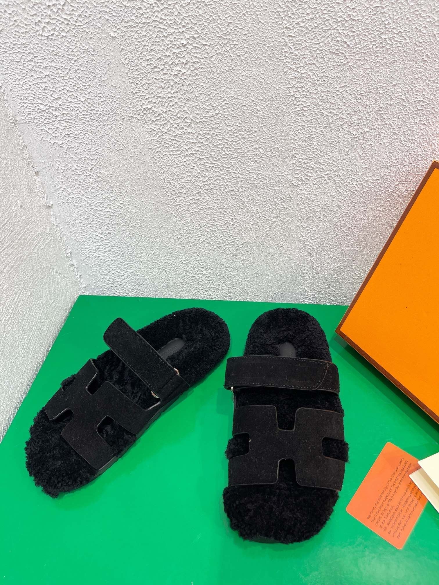 HERMES Chypre Sandal Black shearling insole Black Velvet leather lining