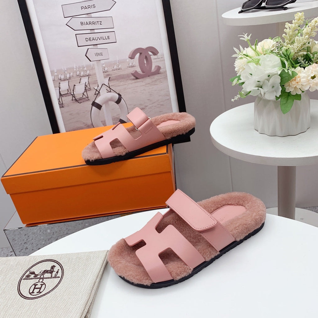 HERMES Chypre Sandal Pink shearling insole Pink goatskin lining