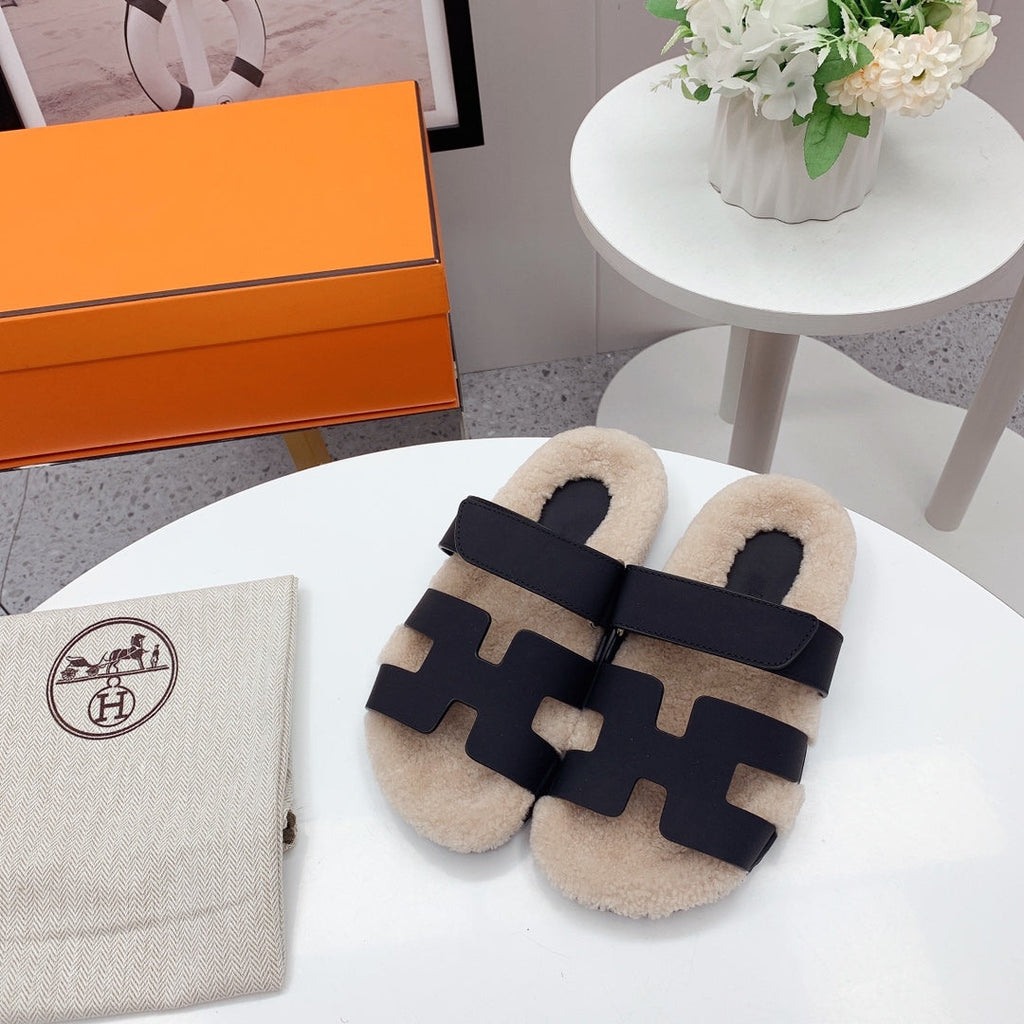 HERMES Chypre Sandal Beige shearling insole Black goatskin lining